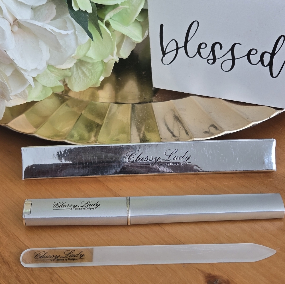 Classy Lady Glass Nail File with Case – Elegant Self Care